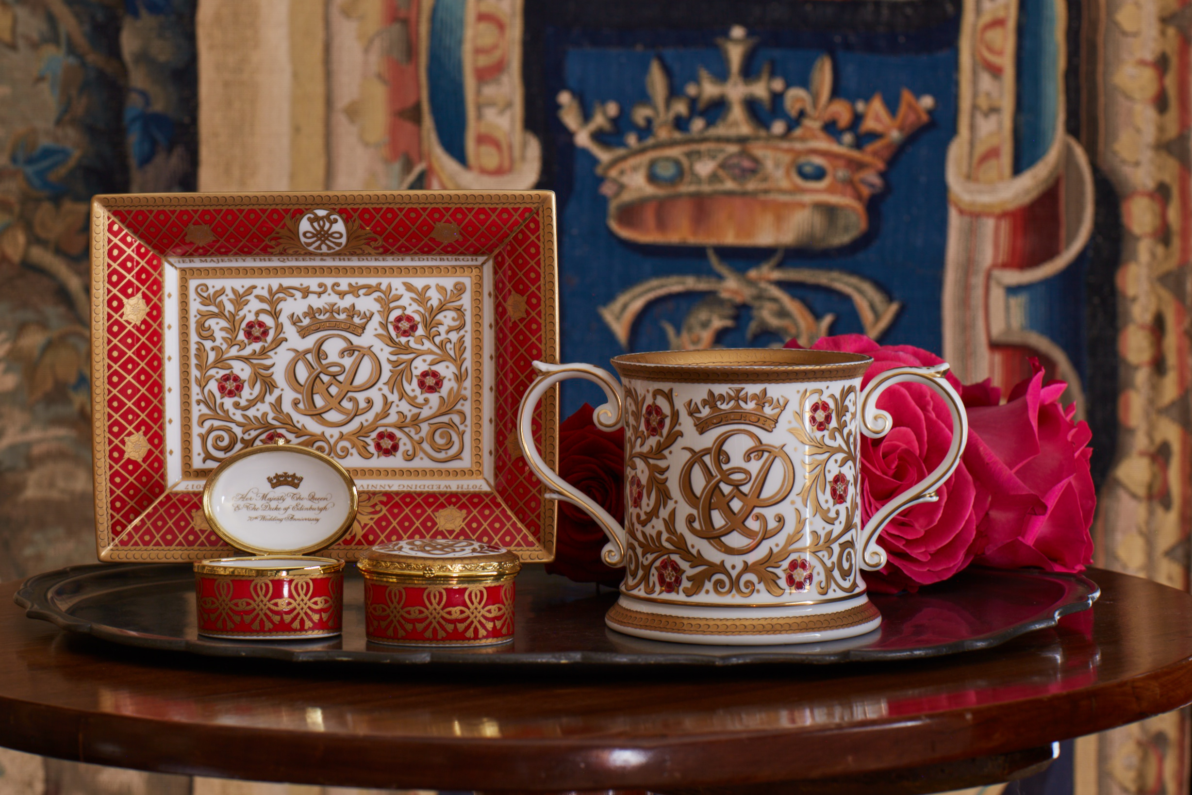 Royal gifts. Royal Gifts co. Royal Gift. Копилка Royal Gifts co.