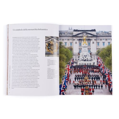 Front cover of Buckingham Palace Official Souvenir, English edition. 