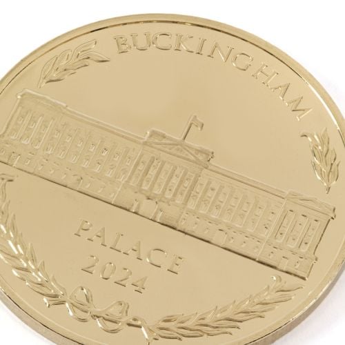 Buckingham Palace 2024 Gold coin featuring the front facade of Buckingham Palace 