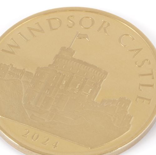 GoldeN Windsor Castle 2023 Coin with the round tower at centre and year. 