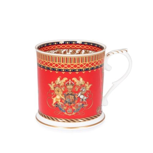 The Livery Limited Edition Tankard, featuring the royal coat of arms with a deep, rich scarlet design and navy border with contrasting fine gold details, inspired by the intricate decorative braiding of hand-sewn livery and regimental devices of ceremonia