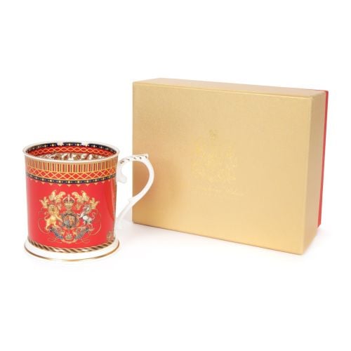 The Livery Limited Edition Tankard, featuring the royal coat of arms with a deep, rich scarlet design and navy border with contrasting fine gold details, inspired by the intricate decorative braiding of hand-sewn livery and regimental devices of ceremonia