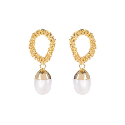 Drop earrings featuring a molten 20K gold plated brass, featuring a fresh water pearl.
