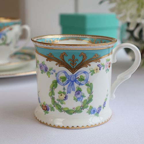 Great Exhibition fine bone china tankard with a design featuring gold plated rims, gold decorative and pastel coloured floral patterns. 