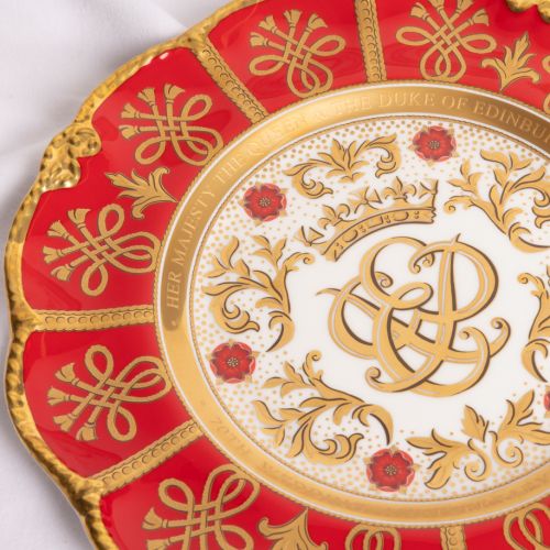 Limited Ediition 70th anniversary plate design features golden scrolls and the entwined monogram of The Queen and The Duke of Edinburgh. 