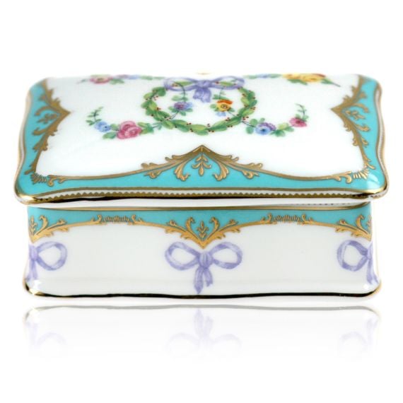 Great Exhibition fine bone china pillbox with a design featuring gold plated rims, gold decorative and pastel coloured floral patterns. 